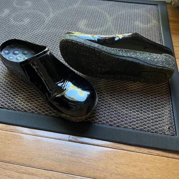 Walking Cradles Black patent slip on shoes - Picture 2 of 6